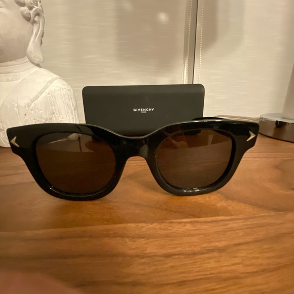Givenchy Accessories - Givenchy sunglasses 🕶